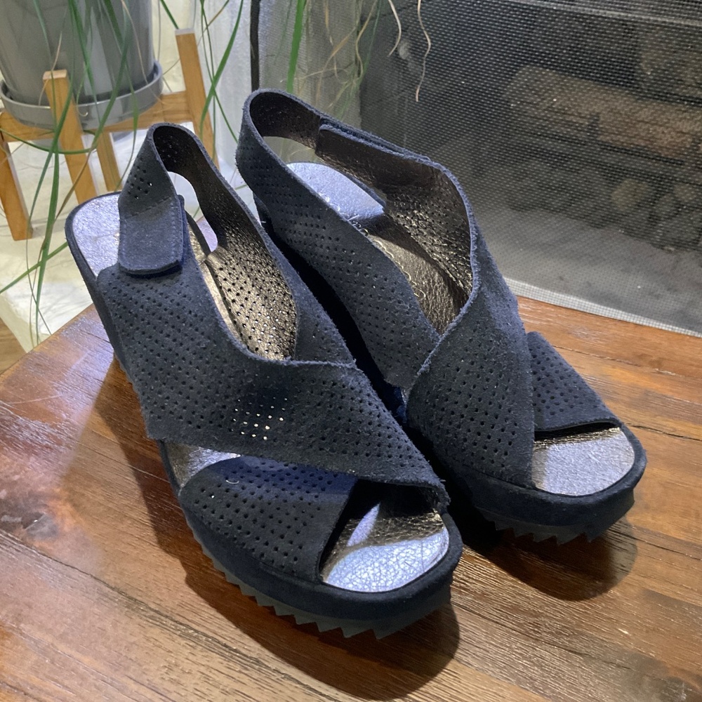 Pedro Garcia Federica Criss-Cross Wedge sandal suede size 7/7.5 EU38